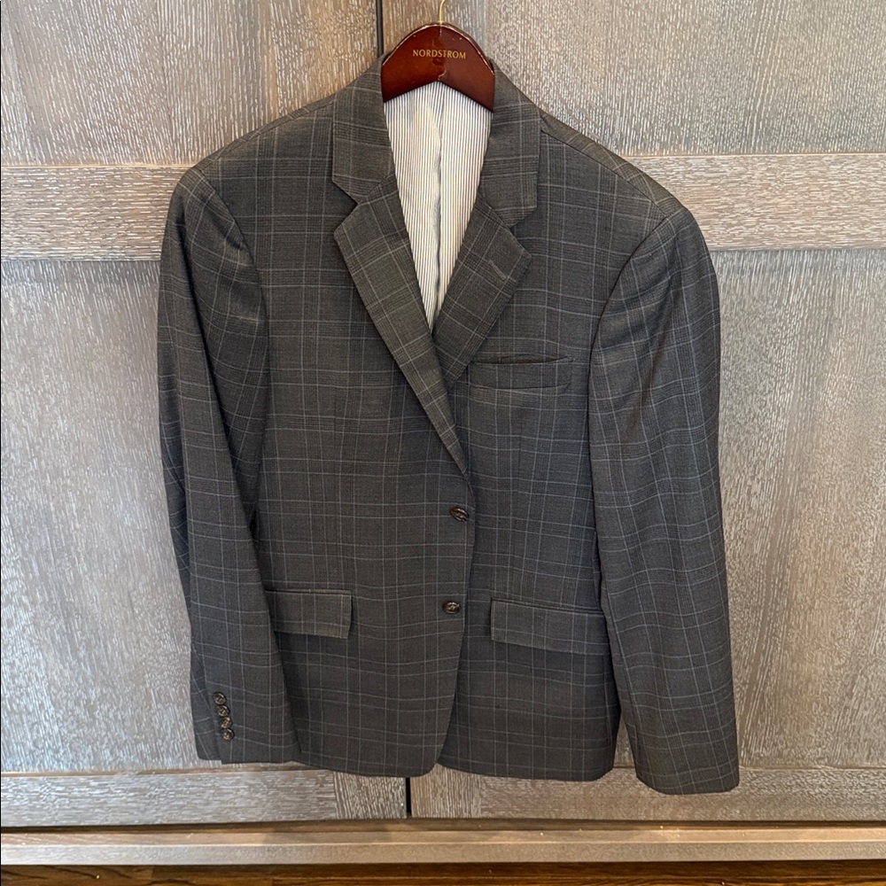 Classic Gray Men's Blazer from Todd Snyder. Size 40R. Square pattern m